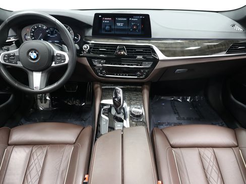 Used 2018 BMW M550i xDrive image 45