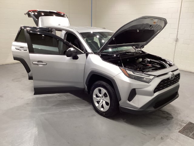 Used 2023 Toyota RAV4 LE AWD/4WD image 9