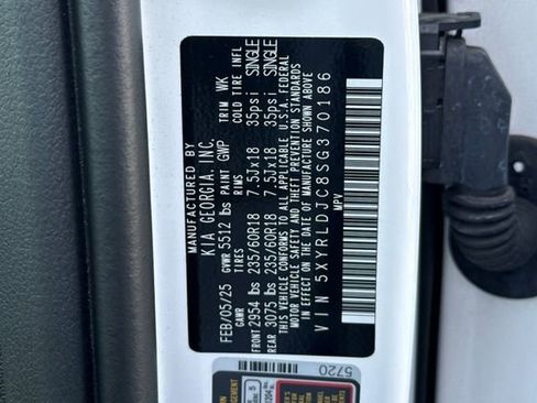 Certified 2025 Kia Sorento S image 38
