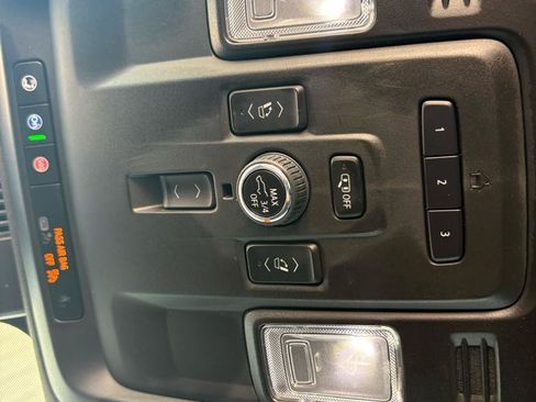 Used 2023 GMC Yukon Denali AWD/4WD image 29