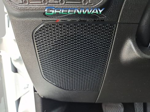 Used 2025 Jeep Gladiator Sport AWD/4WD image 17