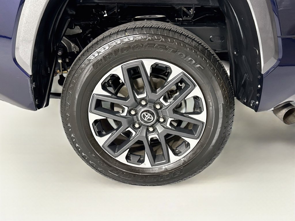 Used 2025 Toyota Tundra Limited AWD/4WD image 31