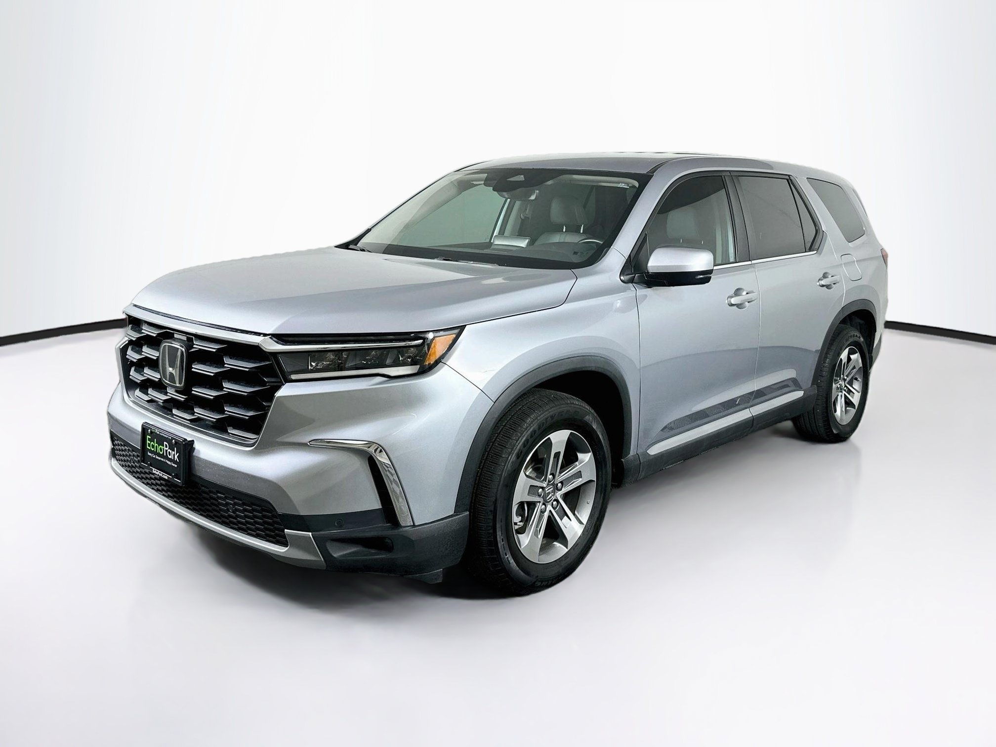 Used 2025 Honda Pilot EX-L image 3