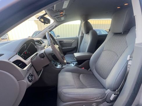 Used 2017 Chevrolet Traverse LT FWD image 16