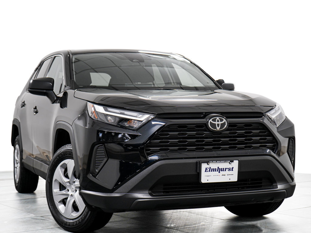Used 2025 Toyota RAV4 LE AWD/4WD image 3
