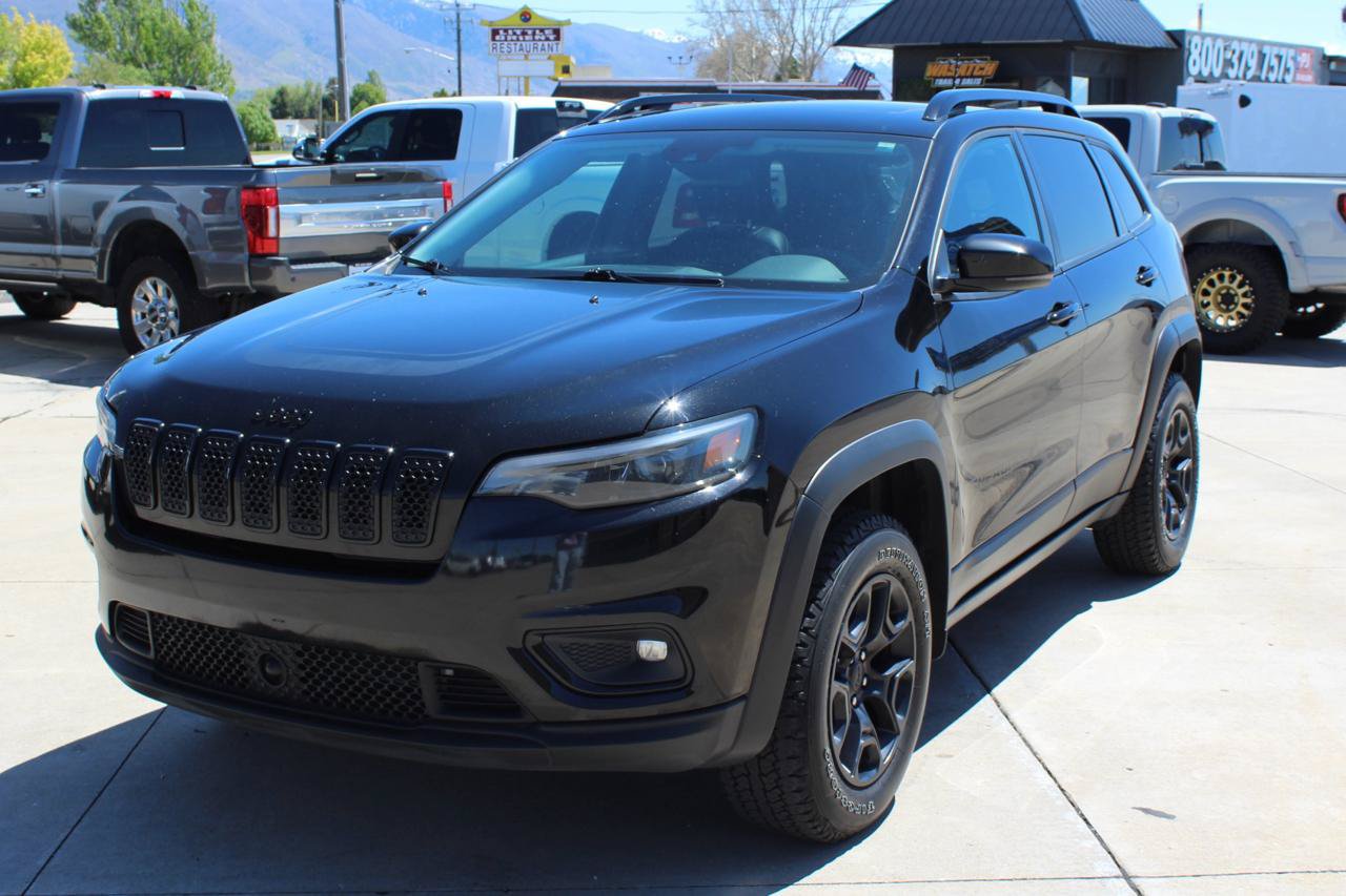 Used 2022 Jeep Cherokee Latitude w/ Sun & Sound Group AWD/4WD image 2