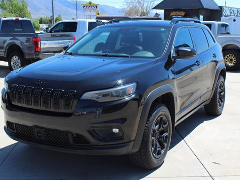 Used 2022 Jeep Cherokee Latitude w/ Sun & Sound Group AWD/4WD image 2
