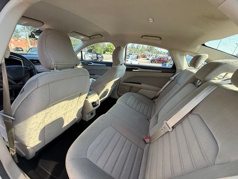 Used 2019 Ford Fusion SE FWD image 24