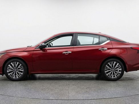 Used 2025 Nissan Altima 2.5 SV image 5