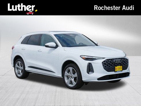 New 2025 Audi Q5 Premium Plus image 1