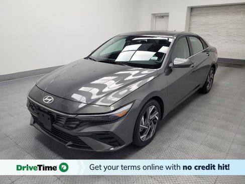Used 2025 Hyundai Elantra SEL FWD image 1