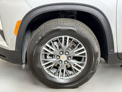 Certified 2025 Chevrolet Traverse LT FWD image 30