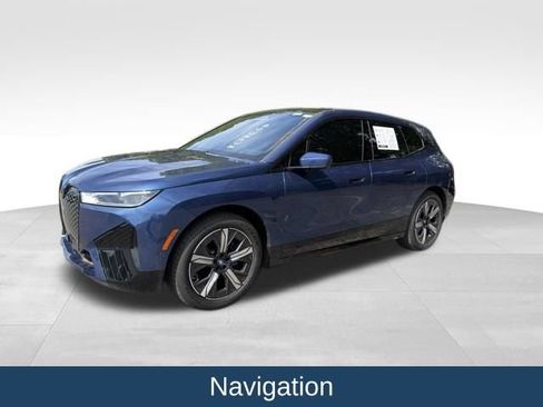 Used 2024 BMW iX xDrive50 w/ Sport Package AWD/4WD image 4