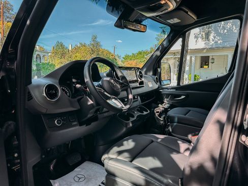 Used 2025 Mercedes-Benz Sprinter 3500 image 3