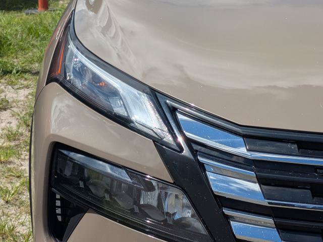 Used 2025 Nissan Rogue SV AWD/4WD image 9