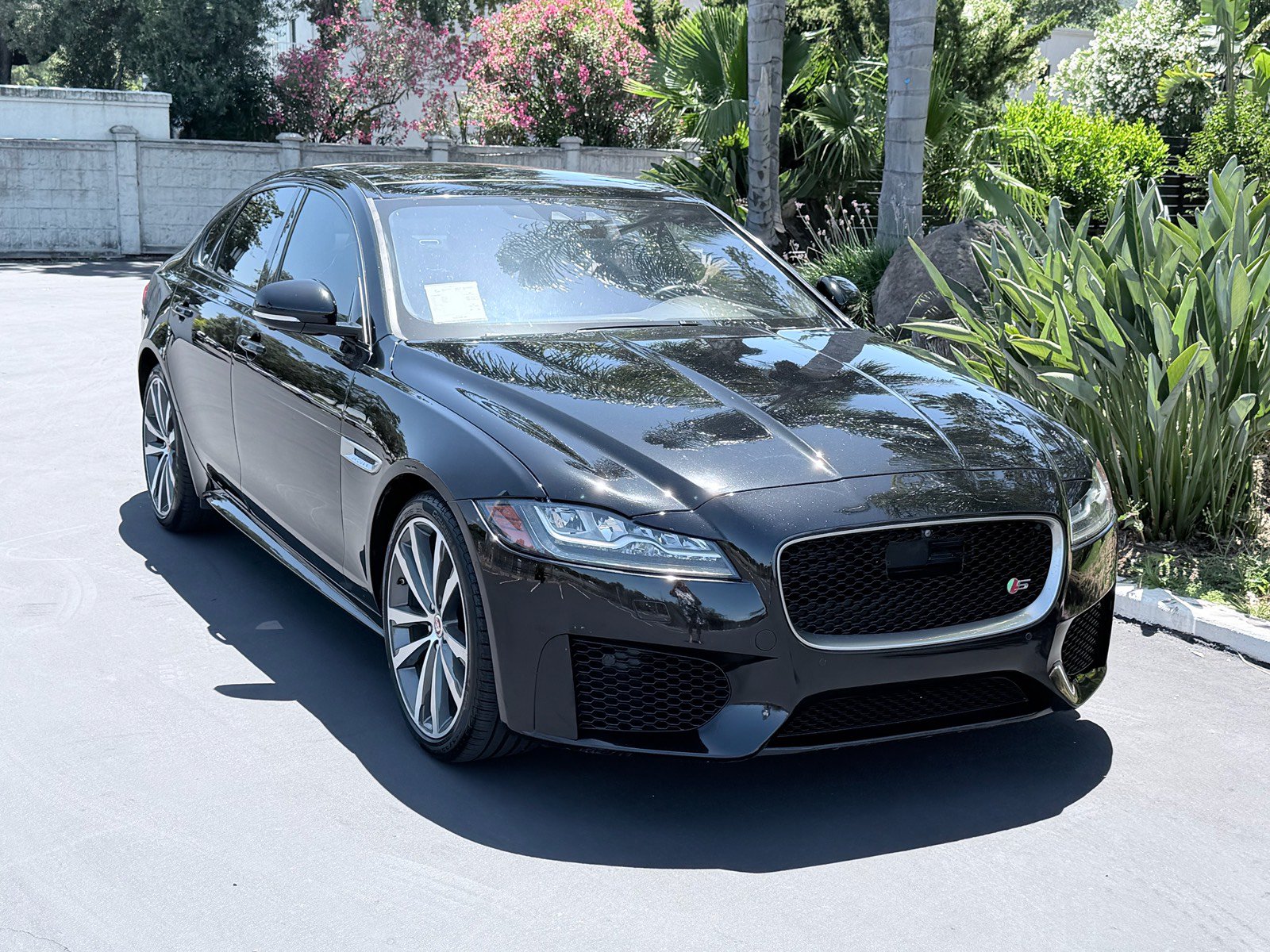 Used 2017 Jaguar XF S RWD image 4