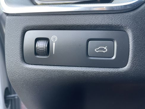 Used 2022 Volvo XC60 B5 R-Design image 50