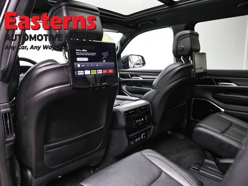 Used 2024 Jeep Wagoneer Series III w/ Premium Group I AWD/4WD image 25