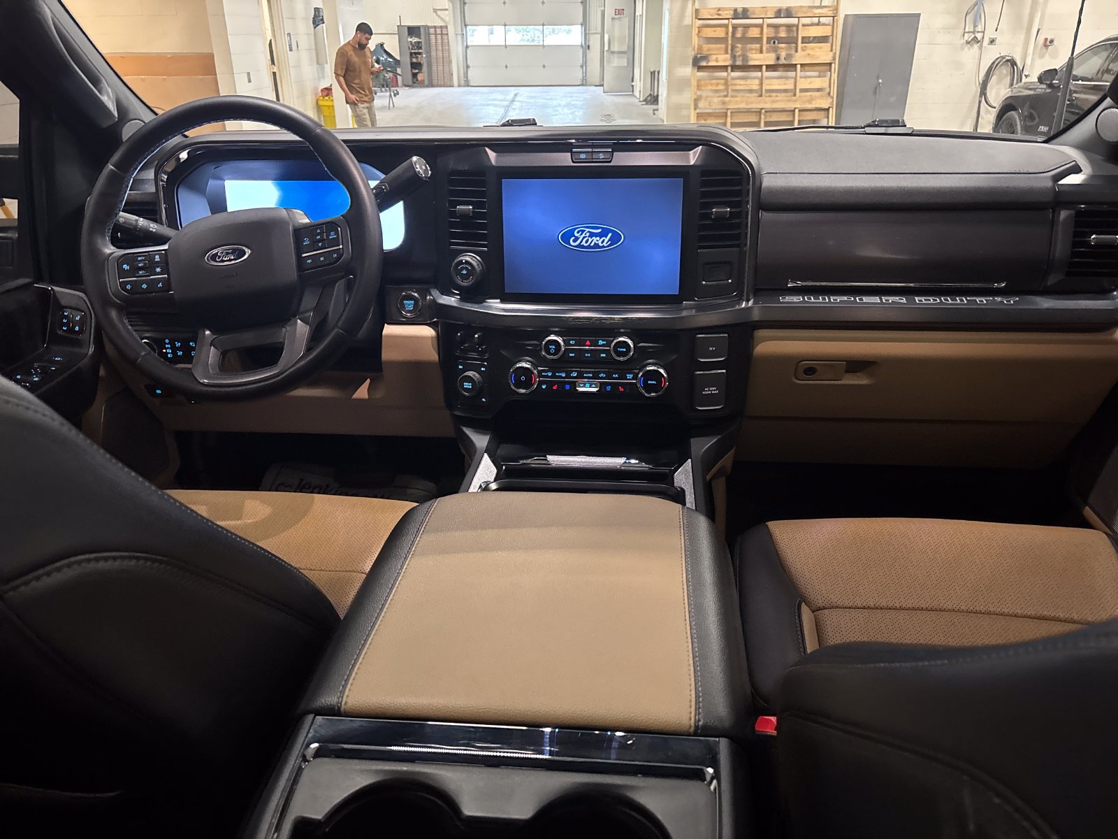 Certified 2025 Ford F350 Lariat w/ Lariat Ultimate Package AWD/4WD image 8