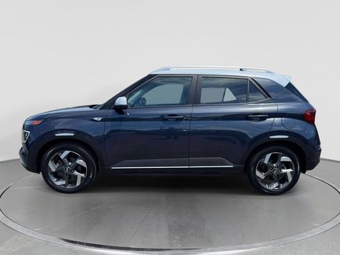 Used 2023 Hyundai Venue Limited FWD image 4