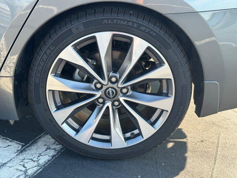 Used 2023 Nissan Maxima Platinum w/ Sport Mat Group FWD image 8