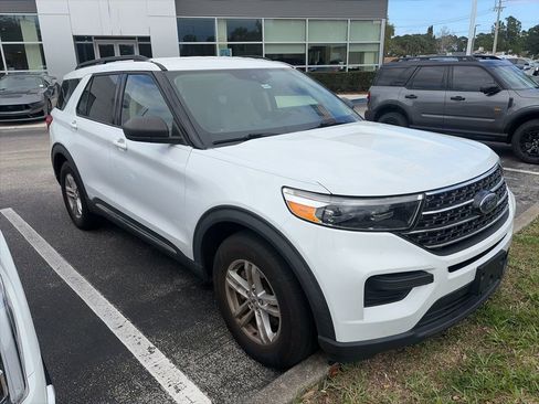 Used 2020 Ford Explorer XLT image 3