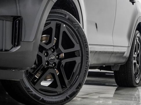 Used 2025 Kia Telluride EX X-Line AWD/4WD image 3