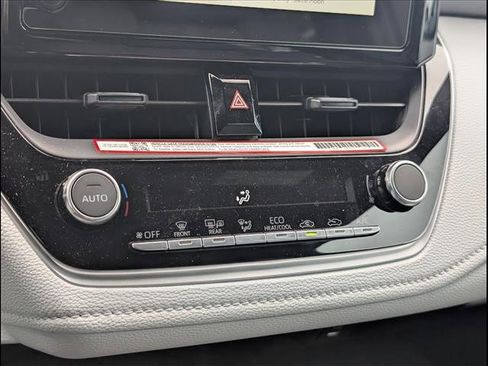 Used 2025 Toyota Corolla SE image 14