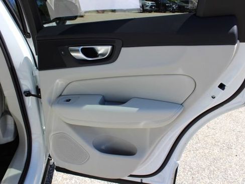Certified 2024 Volvo XC60 B5 Core w/ Climate Package AWD/4WD image 18
