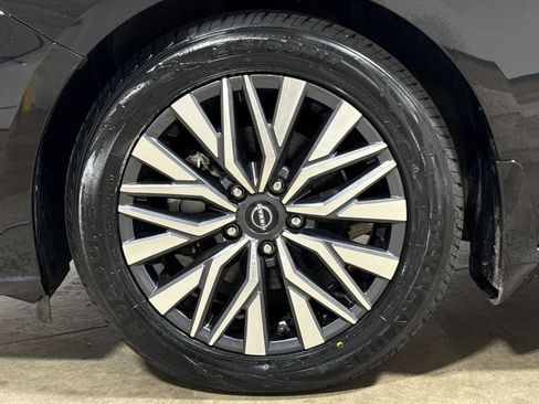 Used 2023 Nissan Altima 2.5 SV w/ SV Premium Package FWD image 28