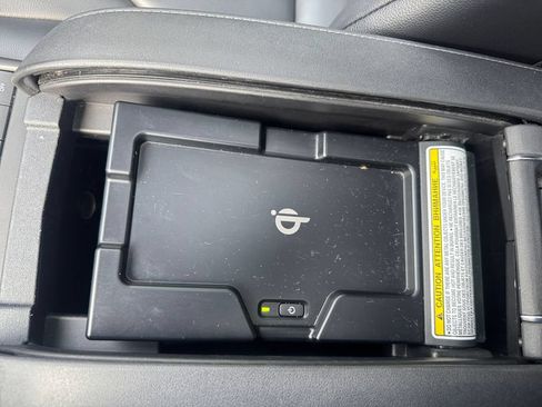 Used 2020 Toyota Highlander XLE AWD/4WD image 29