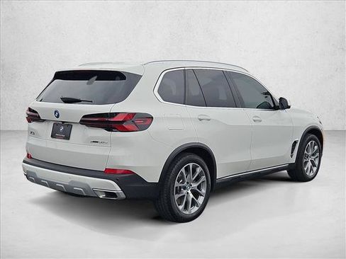 Used 2026 BMW X5 xDrive50e w/ Climate Comfort Package AWD/4WD image 5
