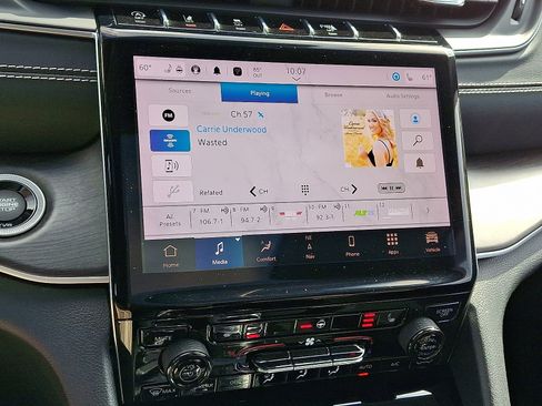 Used 2022 Jeep Grand Cherokee Limited image 17