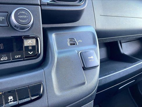 Used 2025 RAM ProMaster 2500 w/ Convenience Group image 32