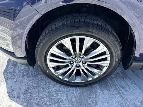 Used 2023 Toyota Venza Limited AWD/4WD image 10