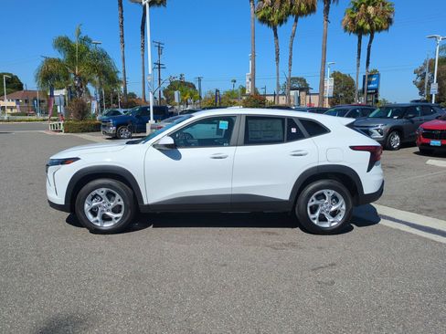 New 2026 Chevrolet Trax LS w/ LS Convenience Package FWD image 2
