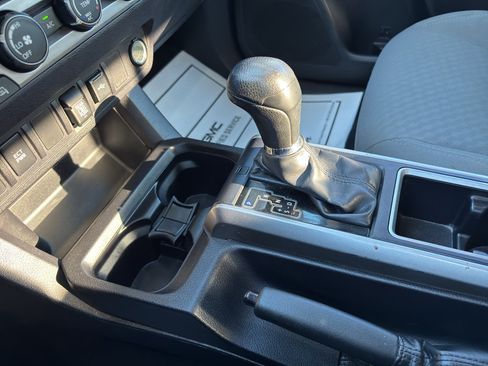 Used 2020 Toyota Tacoma SR5 RWD image 25