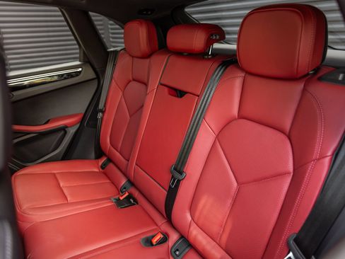Certified 2026 Porsche Macan AWD/4WD image 15