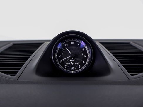 Certified 2023 Porsche Macan image 15