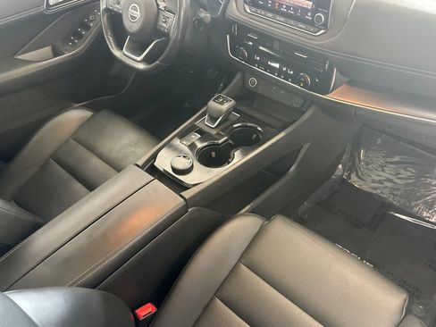 Used 2021 Nissan Rogue SV w/ Premium Package AWD/4WD image 17