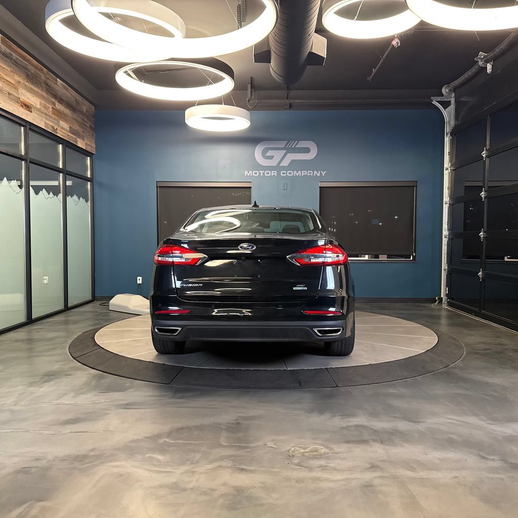 Used 2019 Ford Fusion SE AWD/4WD image 4