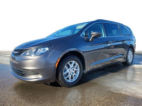 Used 2020 Chrysler Voyager Lxi image 2