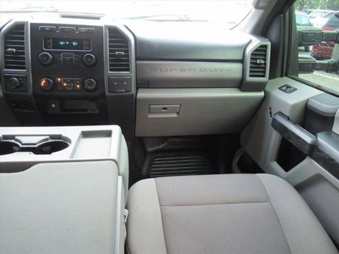 Used 2017 Ford F250 XL w/ Power Equipment Group AWD/4WD image 13