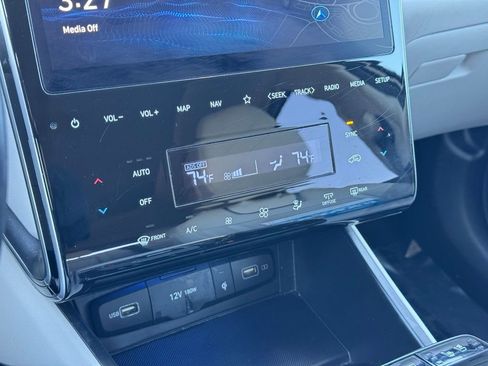 Used 2024 Hyundai Tucson Limited image 35