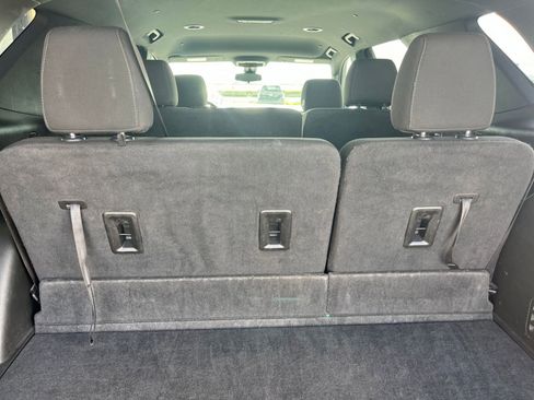 Used 2023 Chevrolet Traverse LT FWD image 32