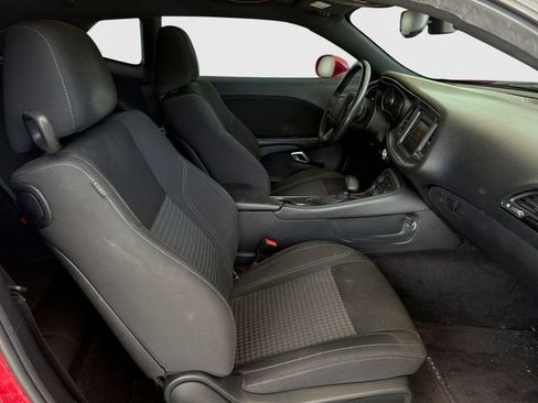 Used 2016 Dodge Challenger SXT RWD image 34