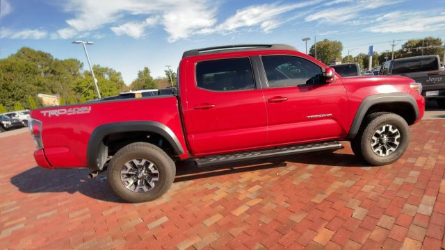 Used 2022 Toyota Tacoma TRD Off-Road w/ Technology Package AWD/4WD image 2