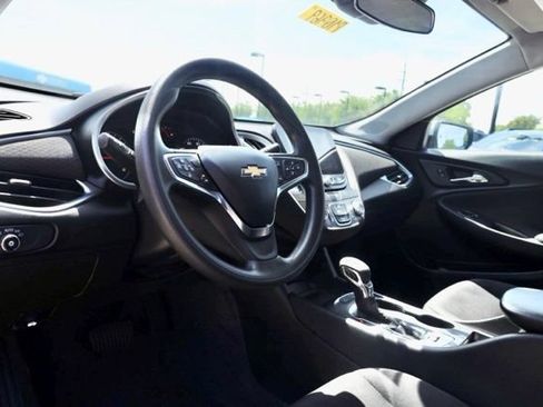 Used 2025 Chevrolet Malibu LS FWD image 18