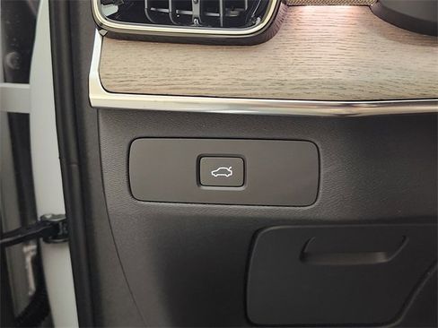 New 2026 Volvo XC90 B6 Plus w/ Protection Package Premier image 22