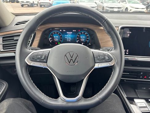 Used 2024 Volkswagen Atlas SE AWD/4WD image 16
